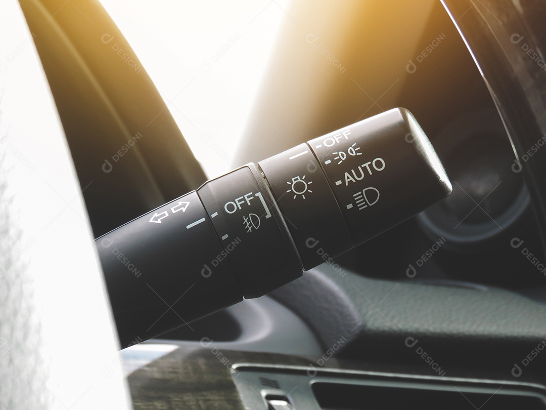 Interruptor de farol e pisca em um carro