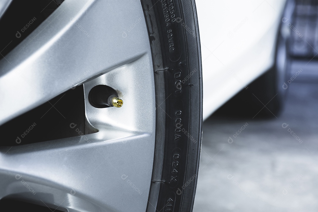 Fechar a haste da válvula do pneu sem tampas