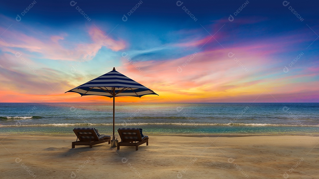 Barraca de madeira que cobre por tecido localizado na praia, cortina sendo soprada pelo vento do mar, cama de dia branca e azul.