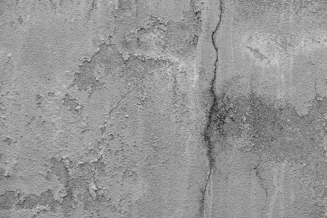 Velho muro de concreto em preto e branco, parede de cimento, parede quebrada, textura de fundo