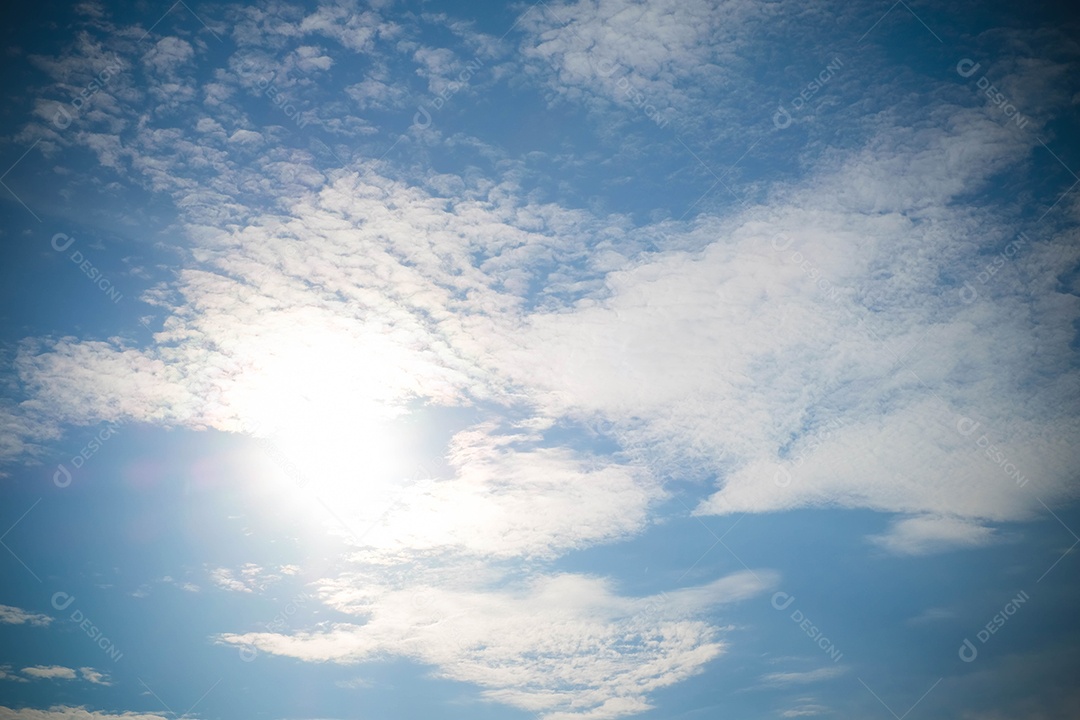 lindo céu nuvens brancas perfeitas para o fundo