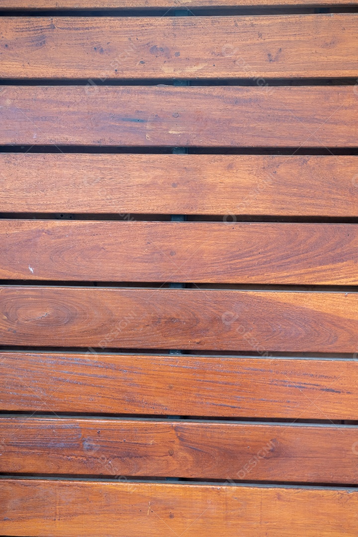 Mesa de madeira rustica envernizada