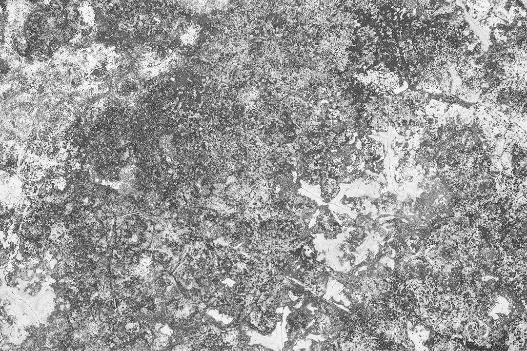 Piso de concreto antigo na cor preto e branco, cimento, quebrado, sujo, textura de fundo