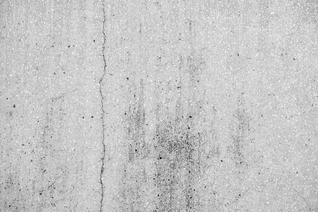 Piso de concreto antigo na cor preto e branco, cimento, quebrado, sujo, textura de fundo