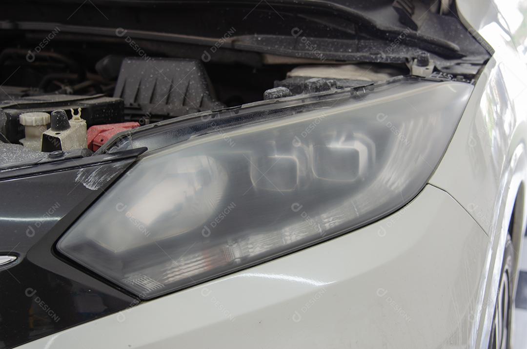 Faróis do carro antes do polimento. detalhes do carro