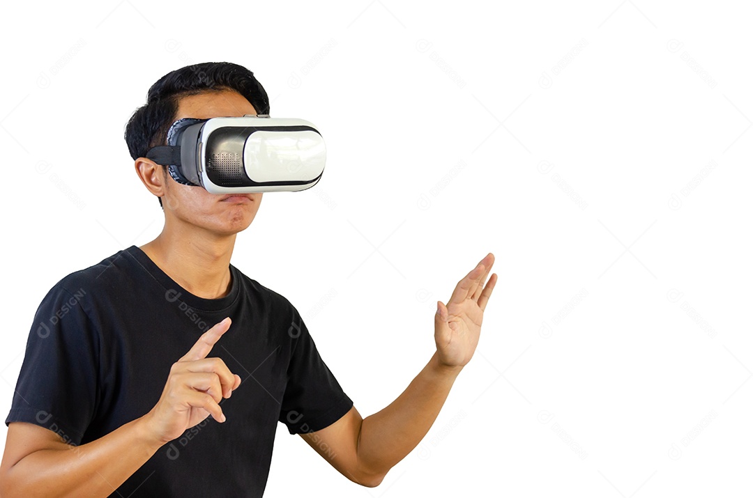 Experiência Virtual. Animado usando óculos VR, tocando o ar enquanto jogava videogame em fundo branco.