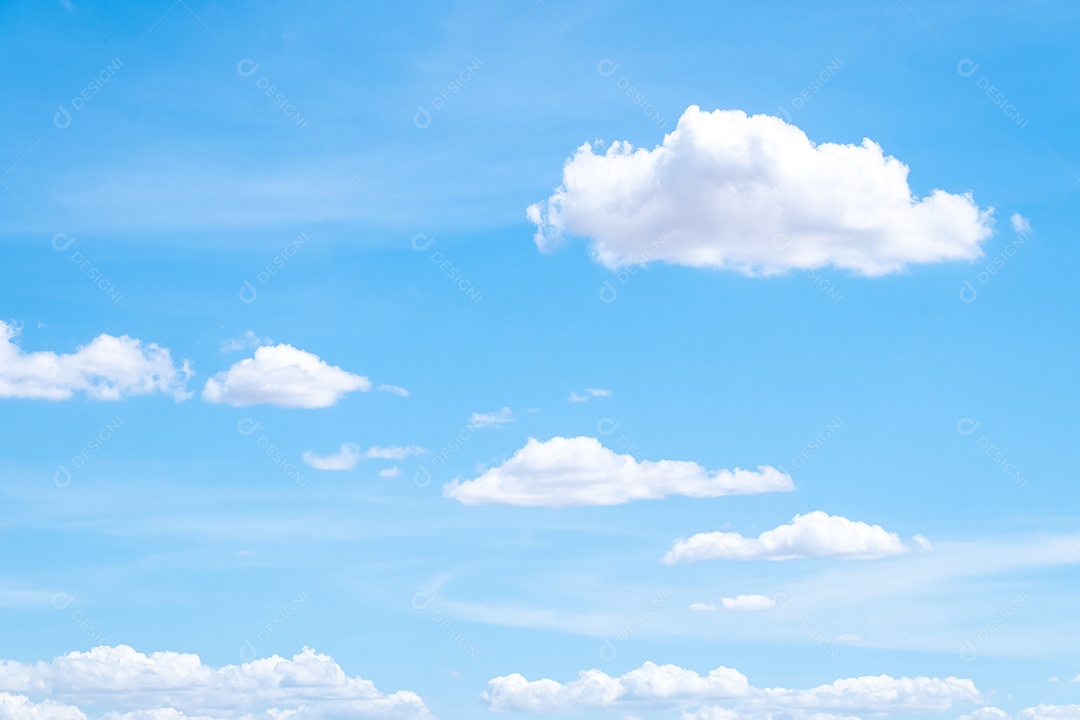 lindo céu nuvens brancas perfeitas para o fundo
