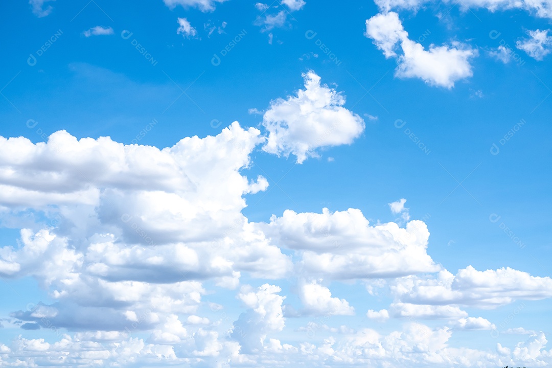 lindo céu nuvens brancas perfeitas para o fundo