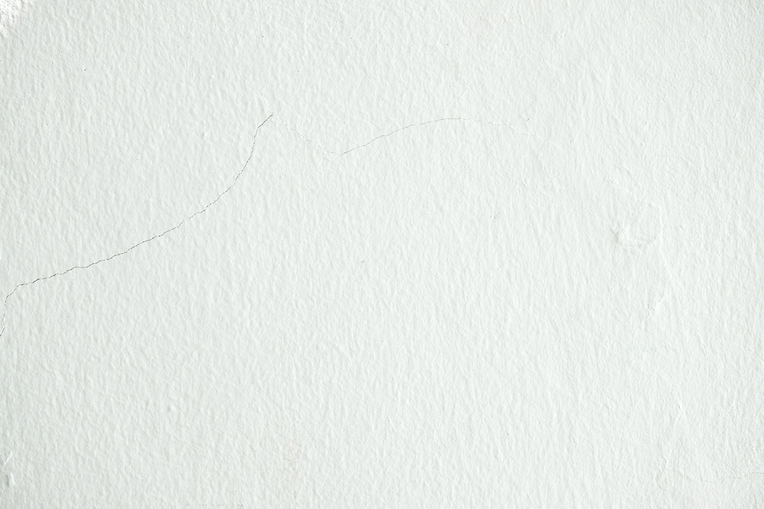 Fundo de textura de parede de estuque de relevo branco áspero. em branco para designer, parede leve, cimento branco