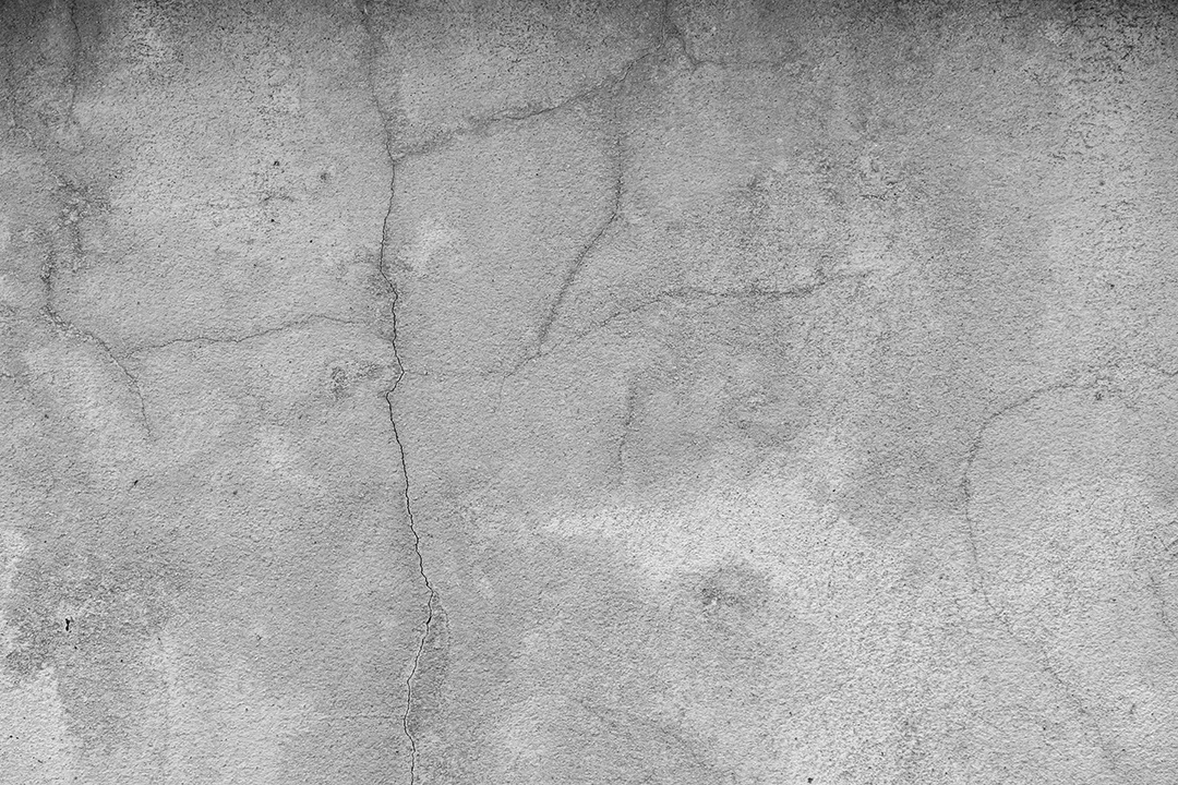 Velho muro de concreto em preto e branco, parede de cimento, parede quebrada, textura de fundo