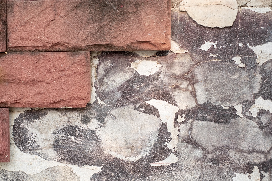 Piso de concreto antigo na cor preto e branco, cimento, quebrado, sujo, textura de fundo