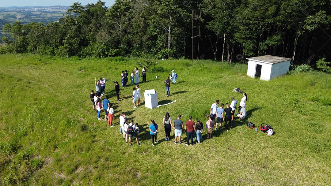 Evento de pessoas sobre parque floresta