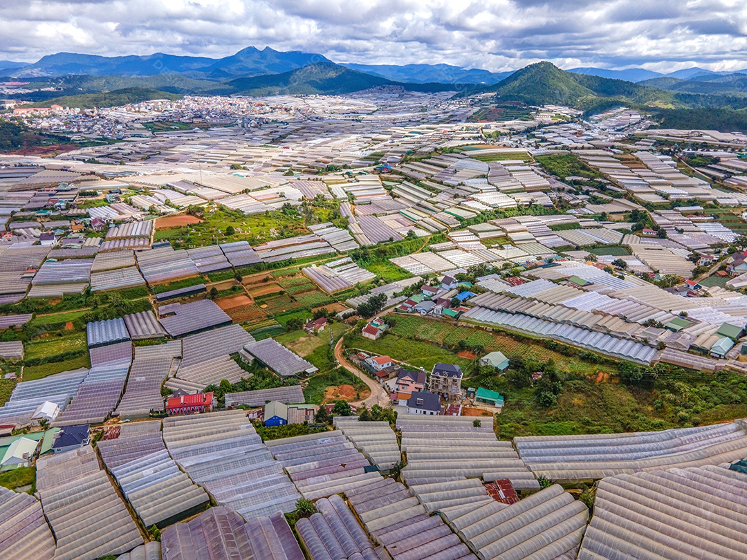 Paisagem na cidade de Da Lat, Vietnã é um destino turístico popular. Cidade turística no Vietnã desenvolvido. (vista aérea do drone)