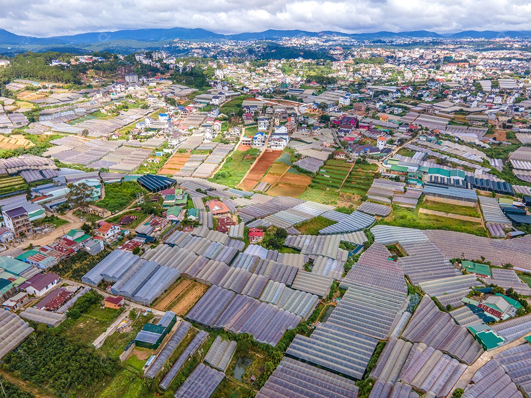 Paisagem na cidade de Da Lat, Vietnã é um destino turístico popular. Cidade turística no Vietnã desenvolvido. (vista aérea do drone)