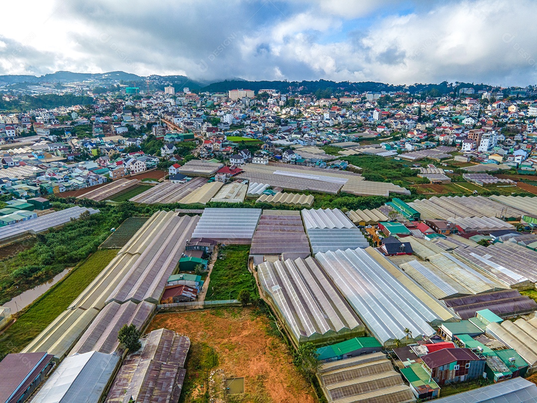 Paisagem na cidade de Da Lat, Vietnã é um destino turístico popular. Cidade turística no Vietnã desenvolvido. (vista aérea do drone)
