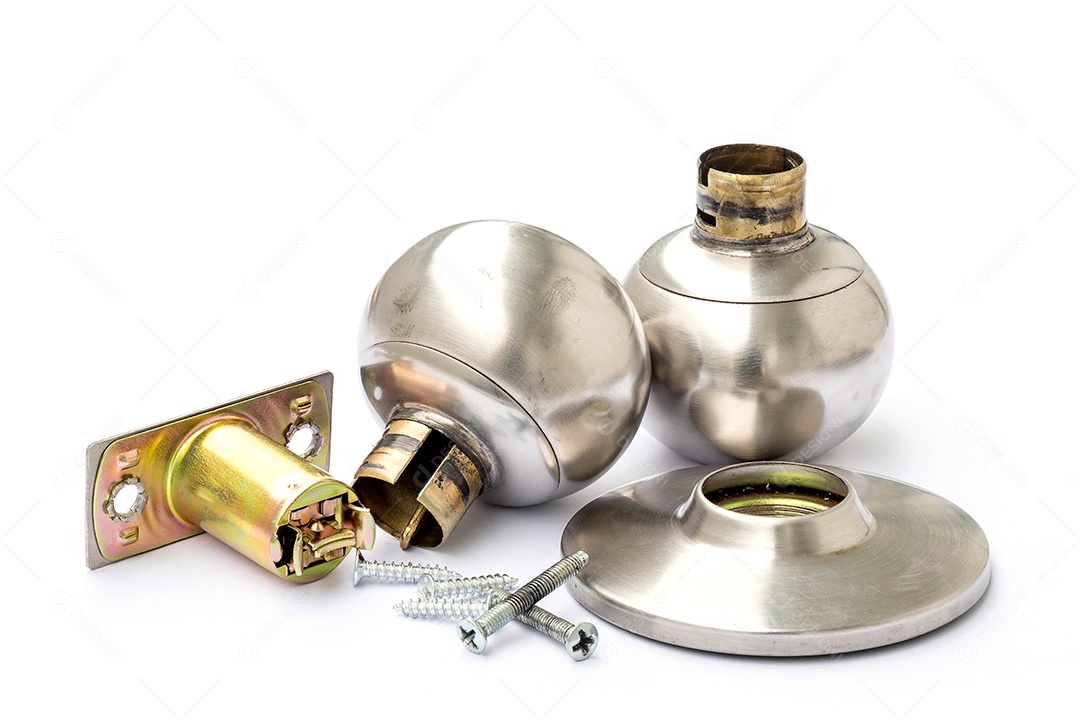 Maçanetas de porta quebradas isoladas no fundo branco