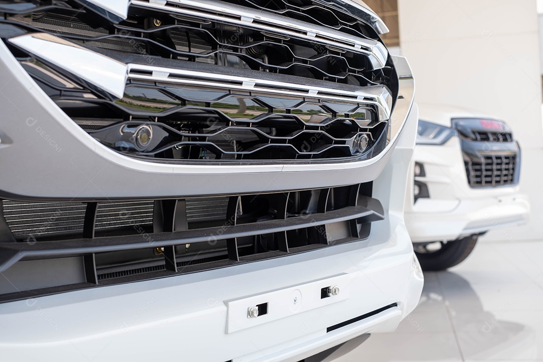 Closeup imagem de uma grade de carro de metal.