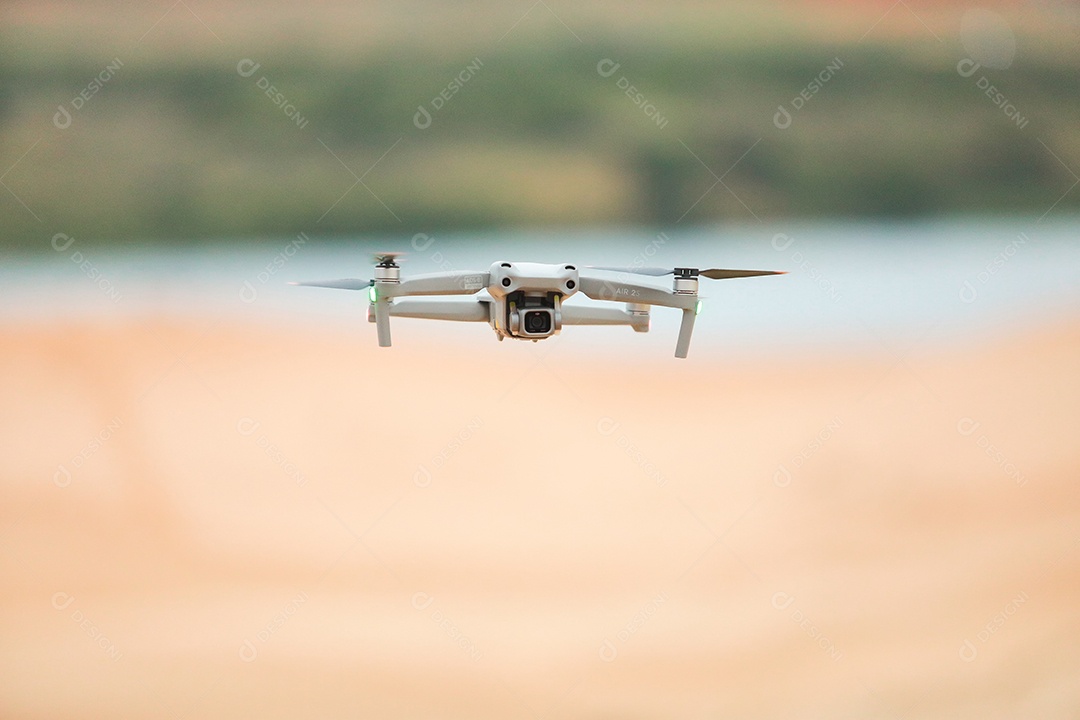 Pairando sobre o deserto de Mui Ne Vietnam. conceito de férias de férias.