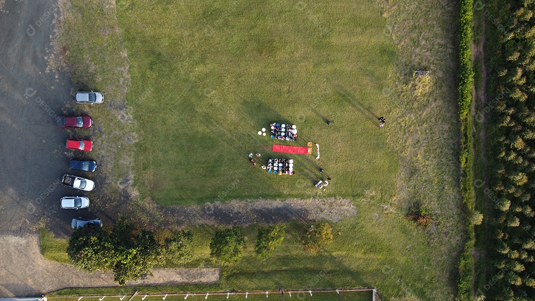 Evento de pessoas sobre parque floresta