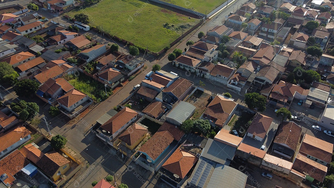 Vista aerea de uma cidade casas pessoa bairros