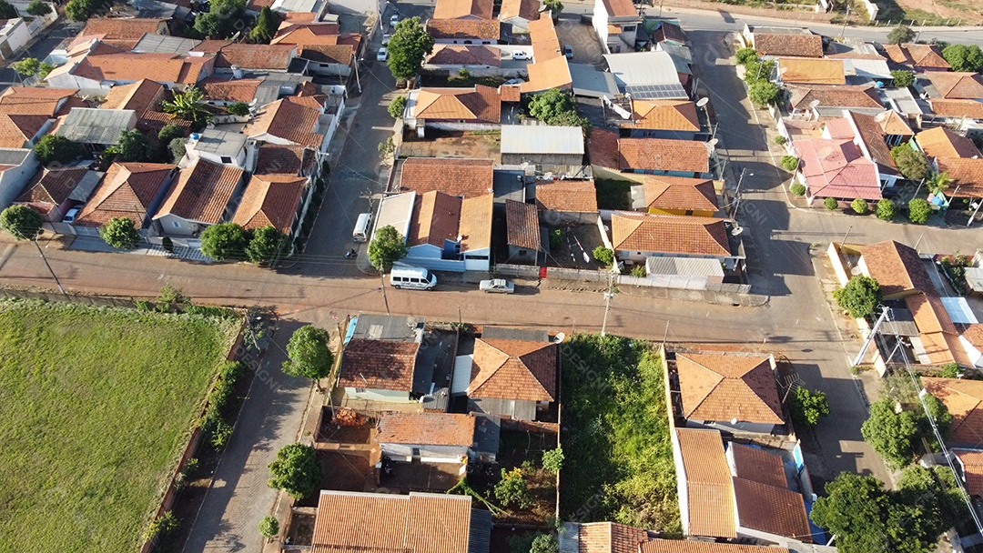 Vista aerea de uma cidade casas pessoa bairros