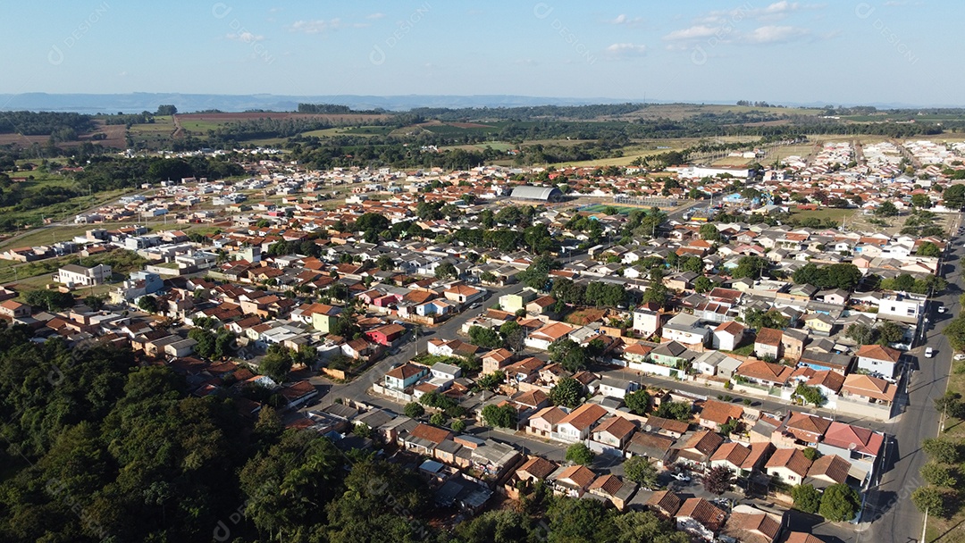 Vista aerea de uma cidade casas pessoa bairros