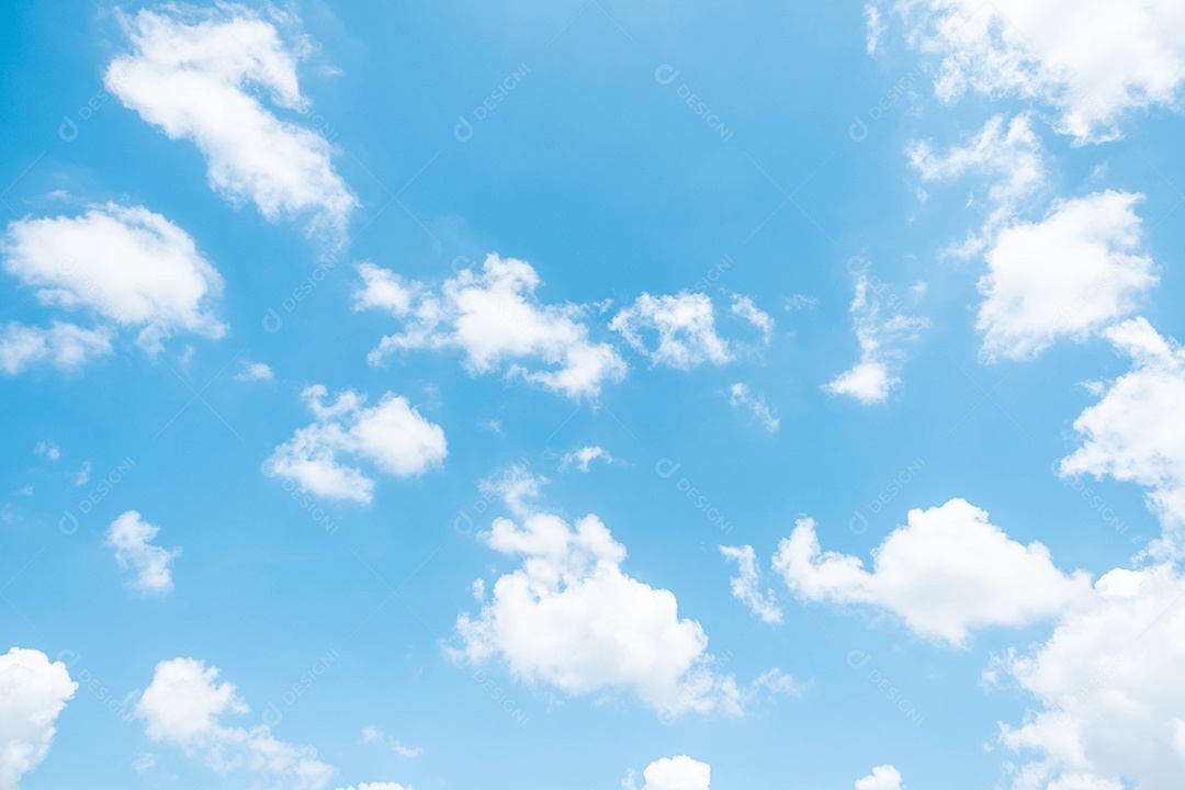 lindas nuvens brancas no céu azul perfeito para o fundo