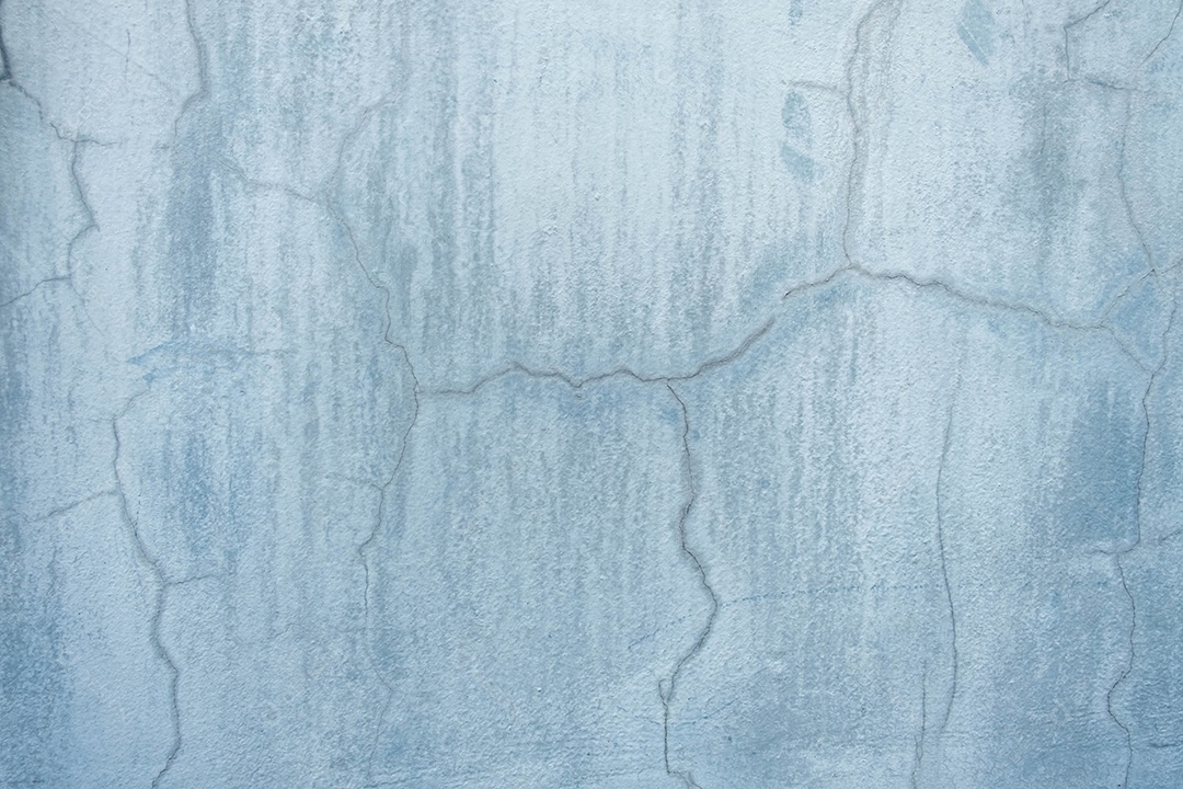 O velho muro de cimento está quebrado e preto e branco, fundo de cimento