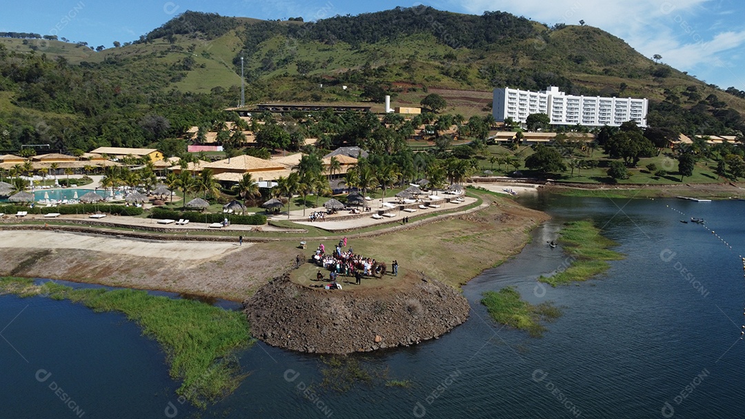 Fazenda ao redores de um rio