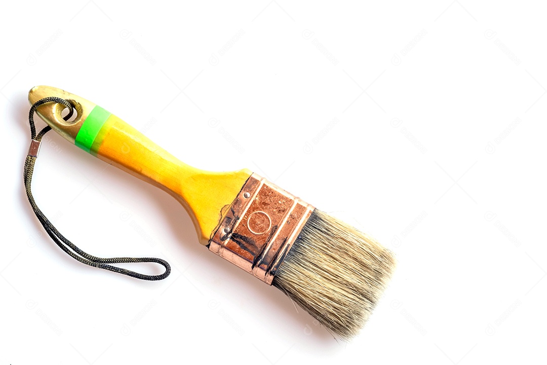 pincéis velhos cor marrom em um fundo branco