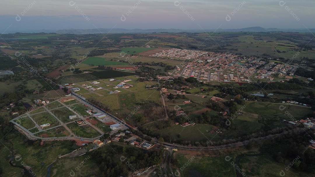 Imagem aéreas de uma cidade pequena