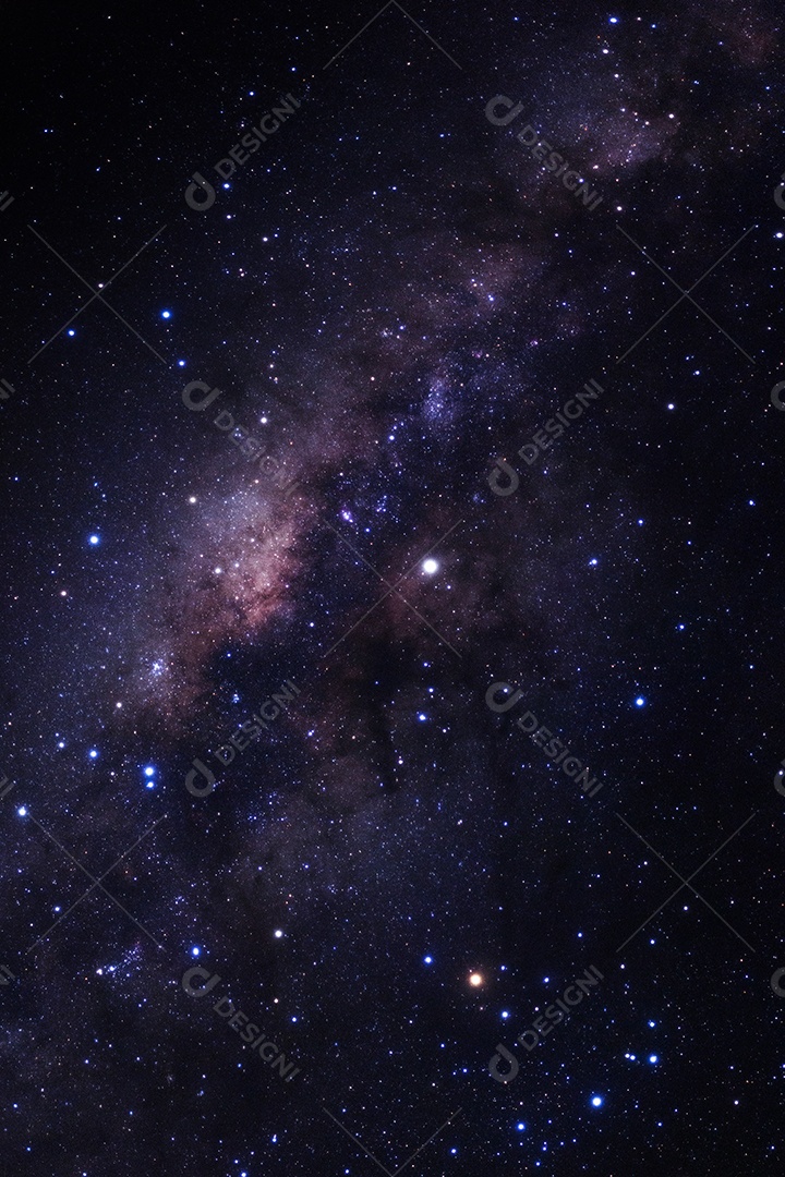 Galáxia Via Láctea com estrelas e poeira espacial no universo