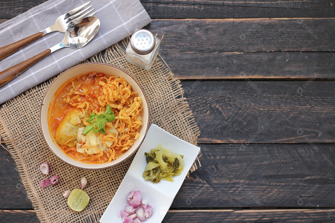 Comida tailandesa, Sopa de Macarrão Com Curry ao Estilo do Norte