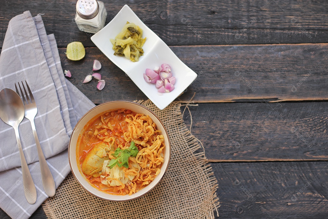 Comida tailandesa, Sopa de Macarrão Com Curry ao Estilo do Norte