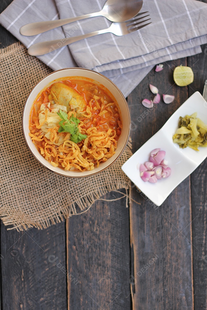 Comida tailandesa, Sopa de Macarrão Com Curry ao Estilo do Norte