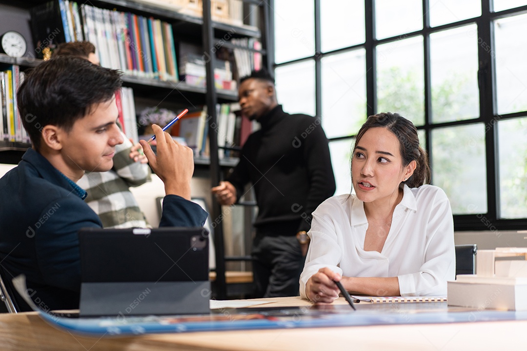 Grupo de arquitetos de diversidade discutem e criticam o projeto