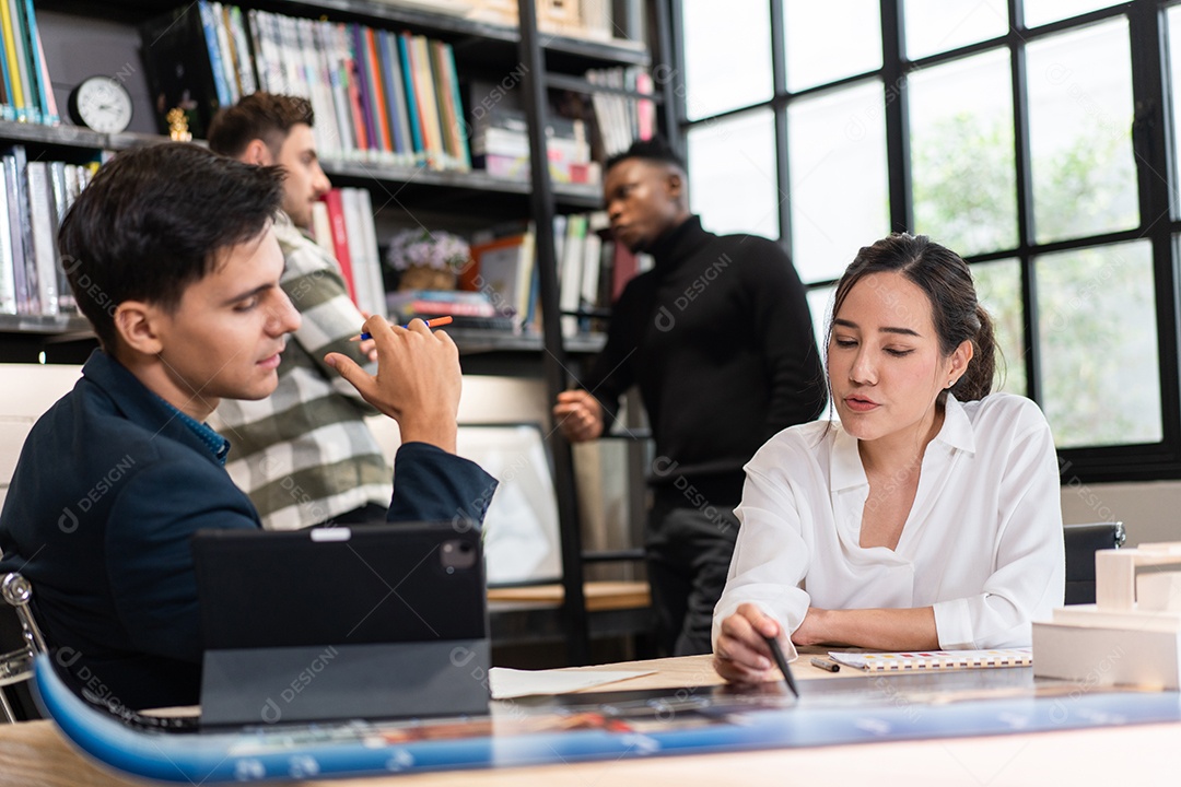 Grupo de arquitetos de diversidade discutem e criticam o projeto