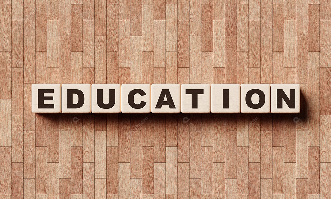 Palavras de educação de blocos de madeira com letras. Cursos de aprendizagem e teste para o conceito de habilidade de estudante e universidade universitária.