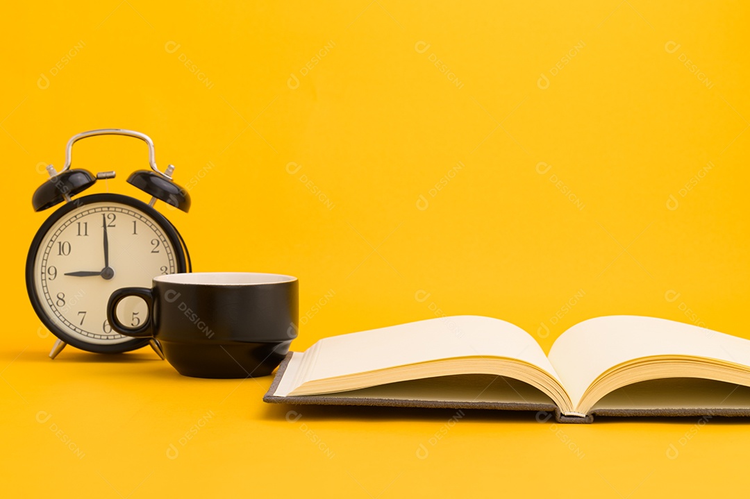 Leia livros para aumentar o conhecimento