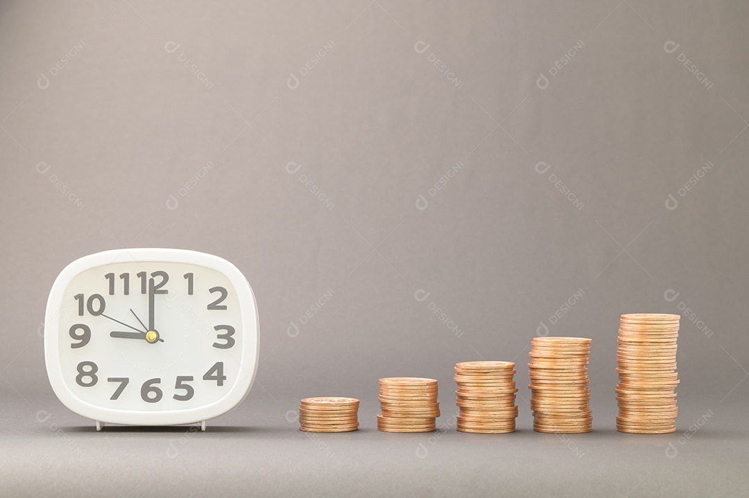 Conceito de moedas empilhadas Finanças para aumentar a renda, investir em ações