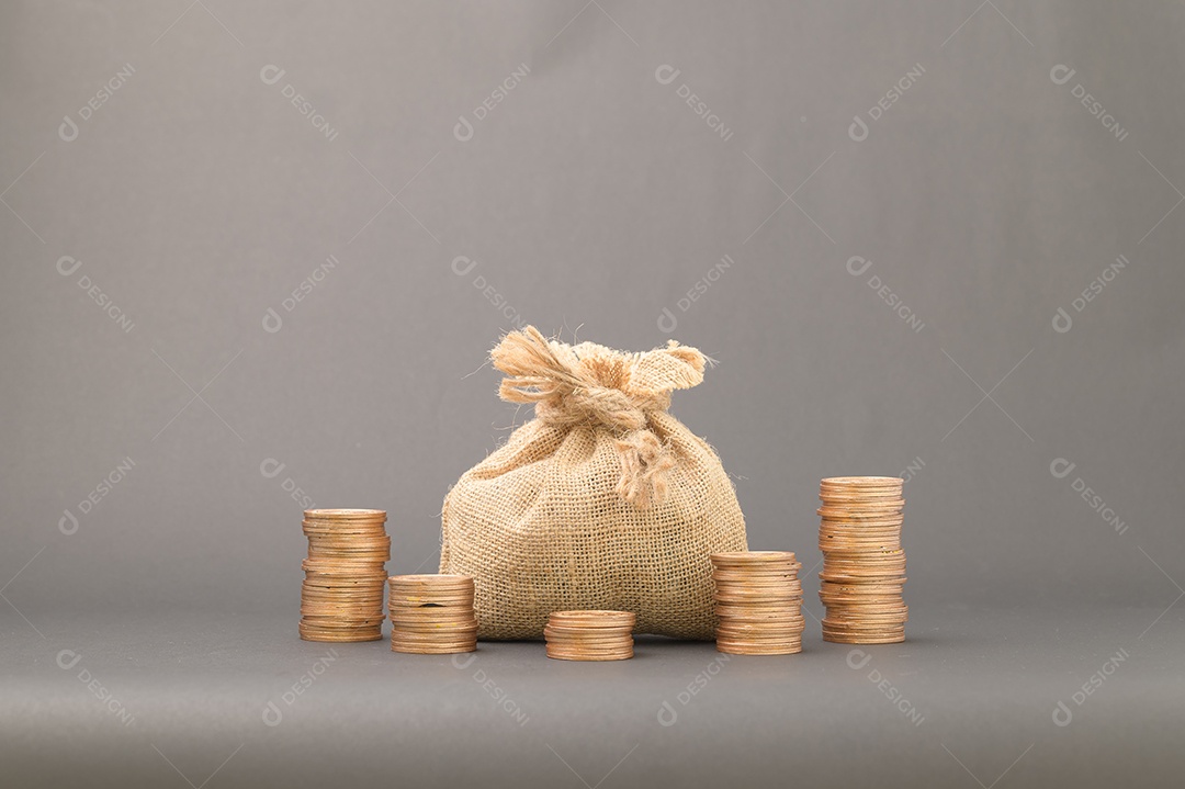 Conceito de moedas empilhadas Finanças para aumentar a renda, investir em ações