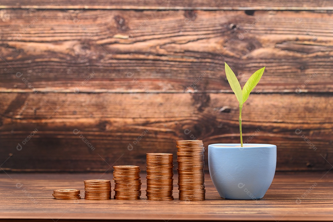 Moedas empilhadas mostram o crescimento da receita, estoques de investimento, poupança