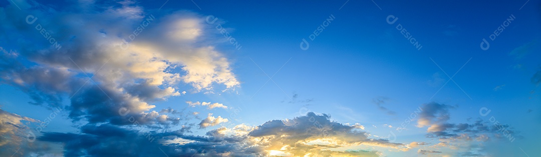 Céu e nuvens durante a noite