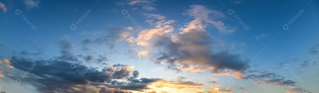 Céu e nuvens durante a noite