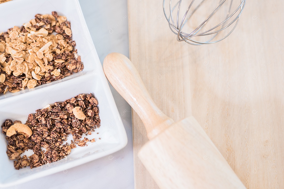 Flocos de milho para assar biscoito com utensílio de cozinha para o evento do dia de Natal. Conceito de cozinha e sobremesa. biscoitos e tema sabor delicioso..