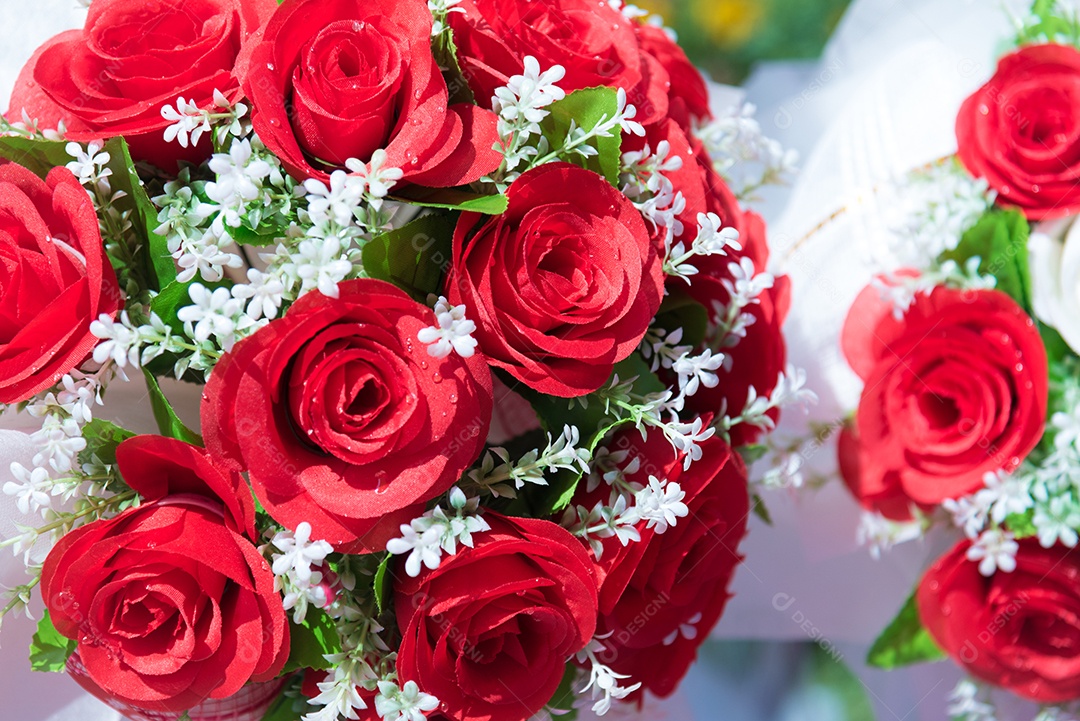 Bando de rosa. Flor e conceito floral. Dia dos namorados comemorando e tema de casamento e formatura.