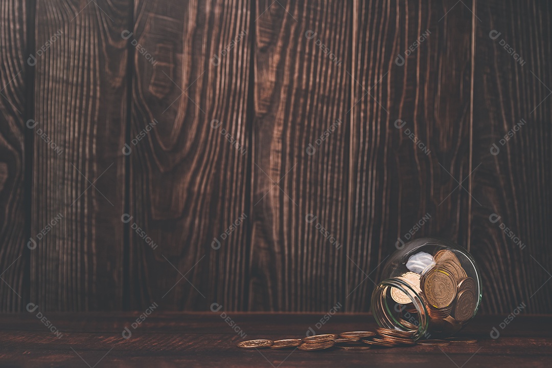 Economizar dinheiro, investir ações, renda financeira