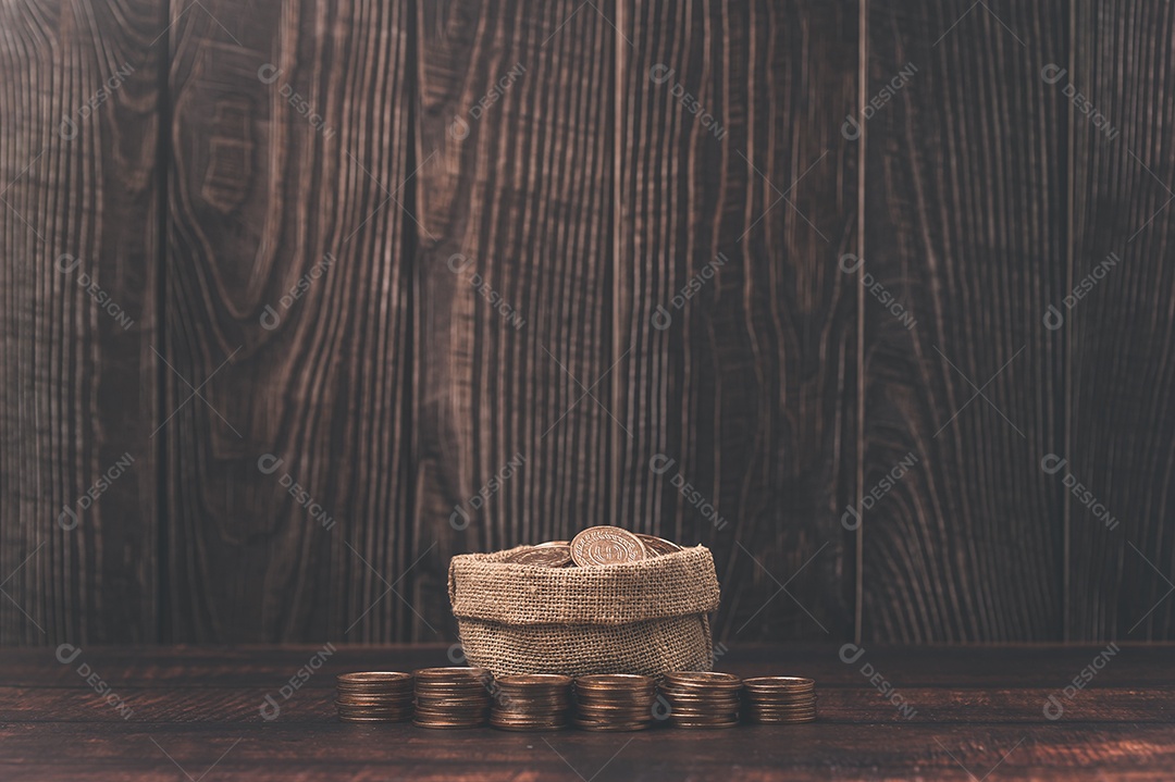 Economizar dinheiro, investir ações, renda financeira