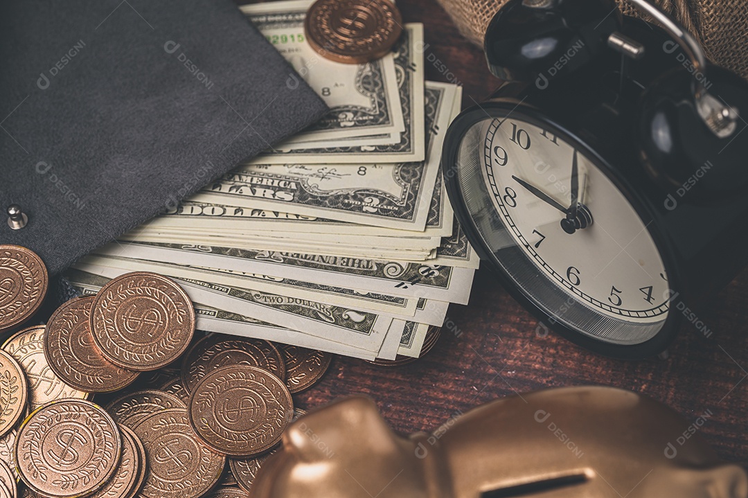 Economizar dinheiro, investir ações, renda financeira