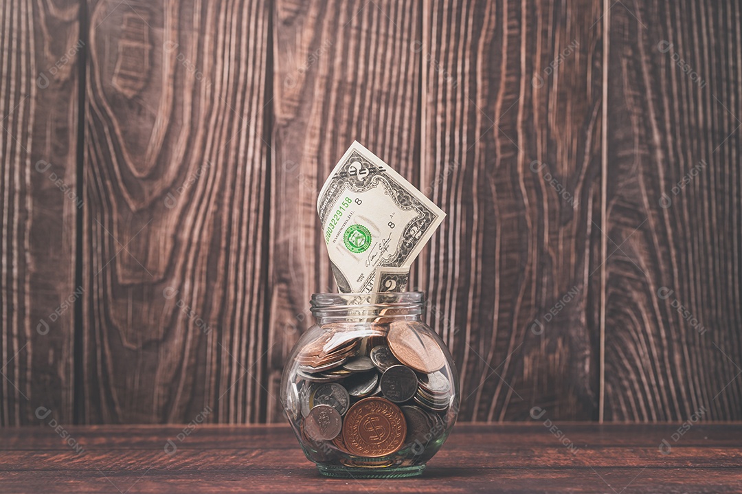 Economizar dinheiro, investir ações, renda financeira